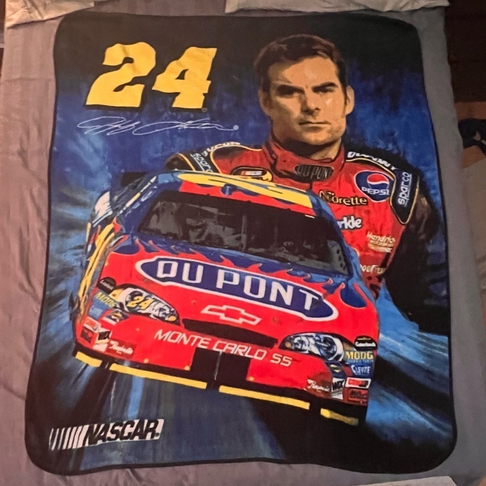 Jeff Gordon #24 NASCAR Dupont Monte Carlo SS Racing Plush Throw Blanket